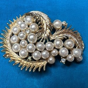 Coro Vintage Gold, Pearl and Rhinestone Brooch Pin